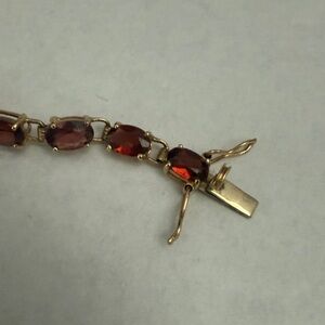 Red Garnet Gemstone Tennis Bracelet 10kt. solid gold 7-1/4" L $299. Excellent